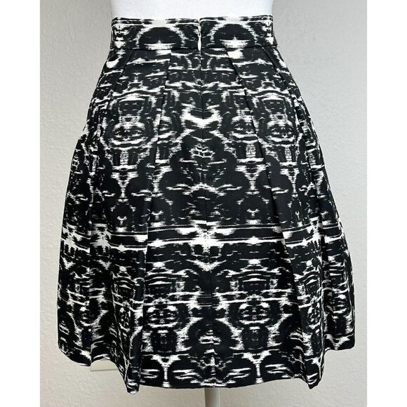 J. CREW Womens SIZE 4 Blurred Ikat Pleated Black/White Printed SKIRT B4435 EUC - Picture 3 of 9